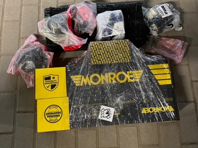 Белый Мини Клабмен, объемом двигателя 1.6 л и пробегом 298 тыс. км за 8888 $, фото 24 на Automoto.ua