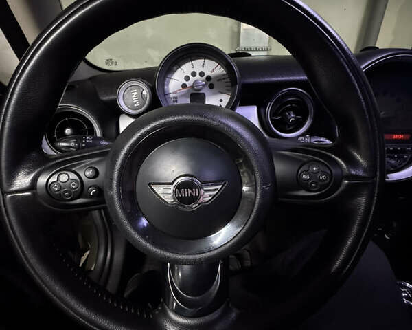 Белый Мини Клабмен, объемом двигателя 1.6 л и пробегом 298 тыс. км за 9700 $, фото 22 на Automoto.ua