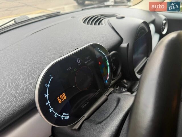 Белый Мини Клабмен, объемом двигателя 1.6 л и пробегом 170 тыс. км за 6999 $, фото 24 на Automoto.ua