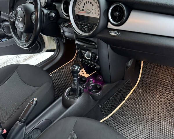 Білий Міні Клубмен, об'ємом двигуна 2 л та пробігом 235 тис. км за 8499 $, фото 11 на Automoto.ua