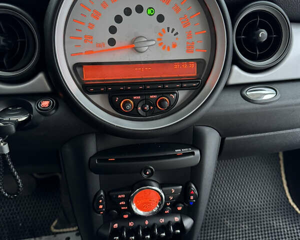 Білий Міні Клубмен, об'ємом двигуна 2 л та пробігом 235 тис. км за 8499 $, фото 22 на Automoto.ua