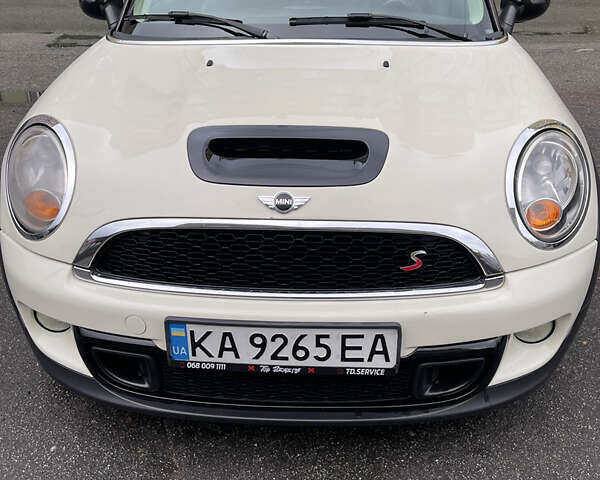 Білий Міні Клубмен, об'ємом двигуна 1.6 л та пробігом 158 тис. км за 8300 $, фото 6 на Automoto.ua