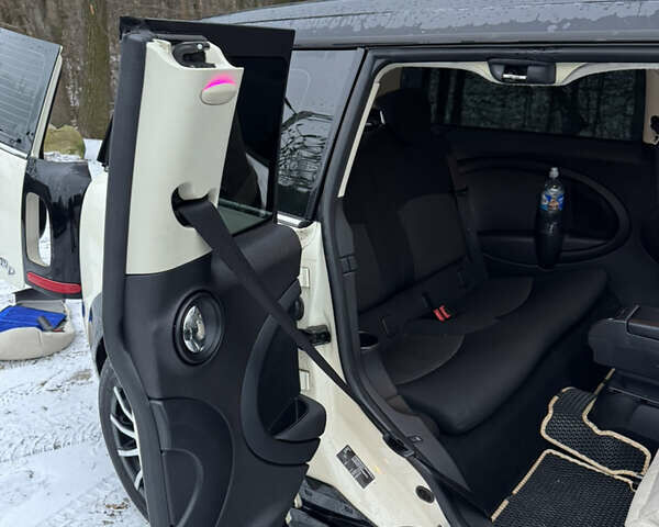 Білий Міні Клубмен, об'ємом двигуна 2 л та пробігом 235 тис. км за 8499 $, фото 17 на Automoto.ua