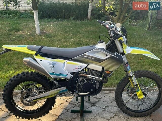 Білий Міні Клубмен, об'ємом двигуна 1.6 л та пробігом 167 тис. км за 7900 $, фото 2 на Automoto.ua