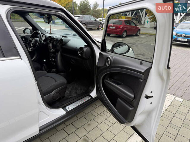 Белый Мини Клабмен, объемом двигателя 2 л и пробегом 209 тыс. км за 12999 $, фото 24 на Automoto.ua