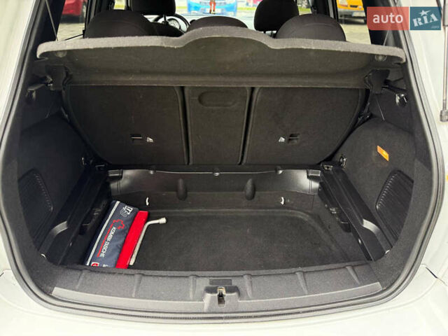 Белый Мини Клабмен, объемом двигателя 2 л и пробегом 209 тыс. км за 12999 $, фото 10 на Automoto.ua