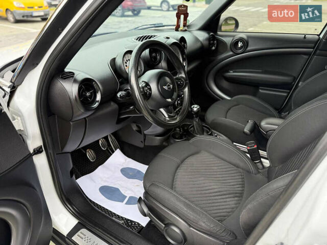 Белый Мини Клабмен, объемом двигателя 2 л и пробегом 209 тыс. км за 12999 $, фото 26 на Automoto.ua