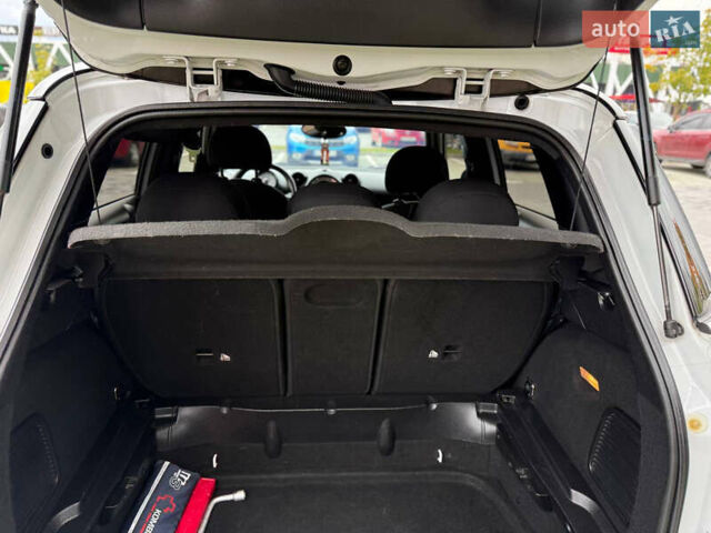 Белый Мини Клабмен, объемом двигателя 2 л и пробегом 209 тыс. км за 12999 $, фото 11 на Automoto.ua