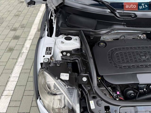 Белый Мини Клабмен, объемом двигателя 2 л и пробегом 209 тыс. км за 12999 $, фото 12 на Automoto.ua