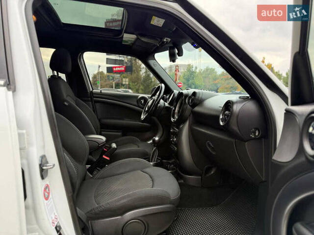 Белый Мини Клабмен, объемом двигателя 2 л и пробегом 209 тыс. км за 12999 $, фото 25 на Automoto.ua