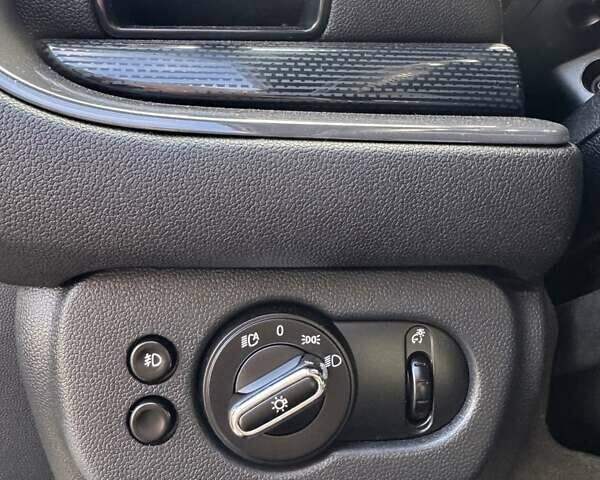 Білий Міні Клубмен, об'ємом двигуна 2 л та пробігом 152 тис. км за 13000 $, фото 28 на Automoto.ua