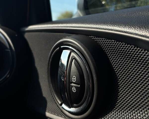 Білий Міні Клубмен, об'ємом двигуна 2 л та пробігом 152 тис. км за 12400 $, фото 34 на Automoto.ua