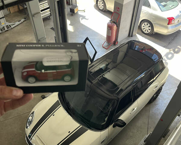 Белый Мини Клабмен, объемом двигателя 2 л и пробегом 62 тыс. км за 26000 $, фото 2 на Automoto.ua