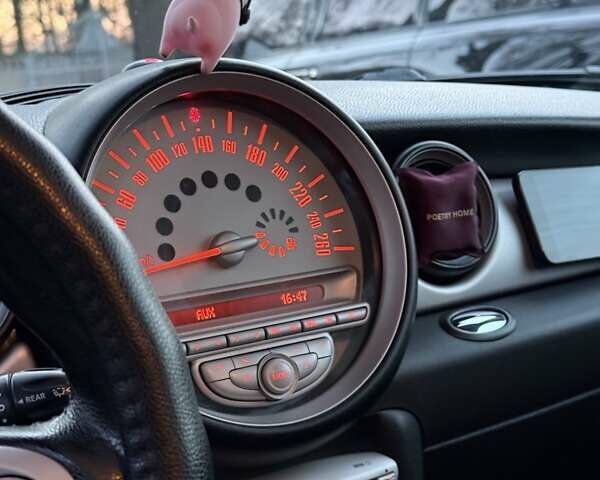 Чорний Міні Клубмен, об'ємом двигуна 1.6 л та пробігом 178 тис. км за 7500 $, фото 9 на Automoto.ua