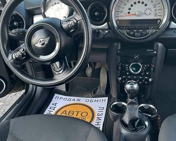 Чорний Міні Клубмен, об'ємом двигуна 1.6 л та пробігом 240 тис. км за 9490 $, фото 4 на Automoto.ua
