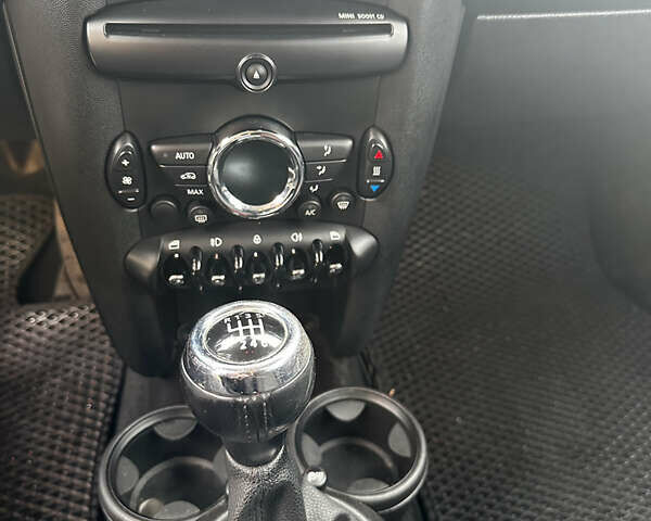 Черный Мини Клабмен, объемом двигателя 1.6 л и пробегом 204 тыс. км за 8900 $, фото 6 на Automoto.ua