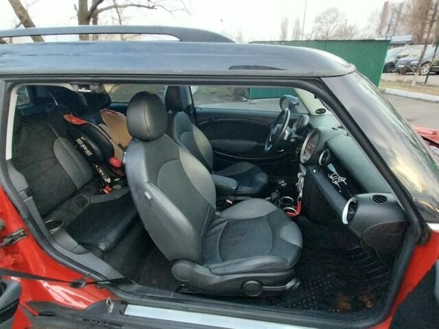 Мини Клабмен 2009 в Киеве на Automoto.ua Красный Мини Клабмен, объемом двигателя 0 л и пробегом 153 тыс. км за 8000 $, фото 5 на Automoto.ua