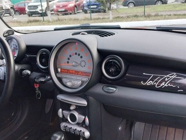 Мини Клабмен 2009 в Киеве на Automoto.ua Красный Мини Клабмен, объемом двигателя 0 л и пробегом 153 тыс. км за 8000 $, фото 4 на Automoto.ua