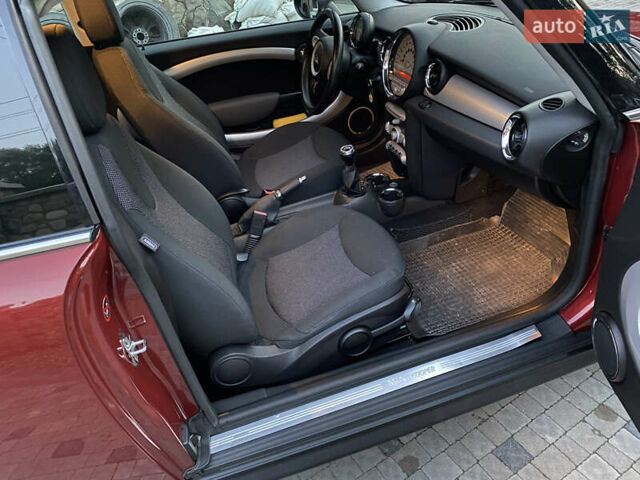Красный Мини Клабмен, объемом двигателя 1.6 л и пробегом 230 тыс. км за 5600 $, фото 21 на Automoto.ua