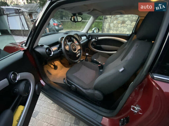 Мини Клабмен 2007 в Коломые на Automoto.ua Красный Мини Клабмен, объемом двигателя 1.6 л и пробегом 230 тыс. км за 5600 $, фото 24 на Automoto.ua