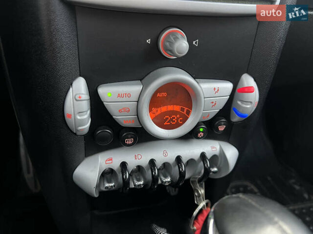 Красный Мини Клабмен, объемом двигателя 1.6 л и пробегом 161 тыс. км за 6900 $, фото 15 на Automoto.ua