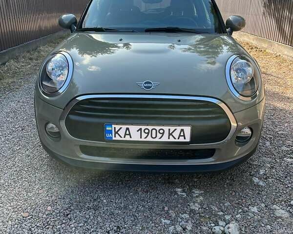 Сірий Міні Clubman, об'ємом двигуна 1.5 л та пробігом 63 тис. км за 16900 $, фото 3 на Automoto.ua