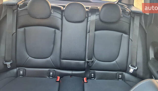 Сірий Міні Клубмен, об'ємом двигуна 2 л та пробігом 170 тис. км за 19900 $, фото 31 на Automoto.ua