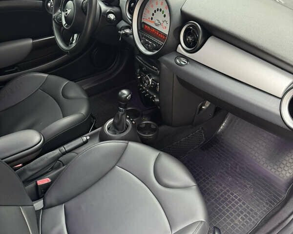 Помаранчевий Міні Клубмен, об'ємом двигуна 1.6 л та пробігом 179 тис. км за 8300 $, фото 17 на Automoto.ua