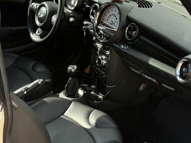 Білий Міні Cooper S, об'ємом двигуна 1.6 л та пробігом 168 тис. км за 6425 $, фото 5 на Automoto.ua