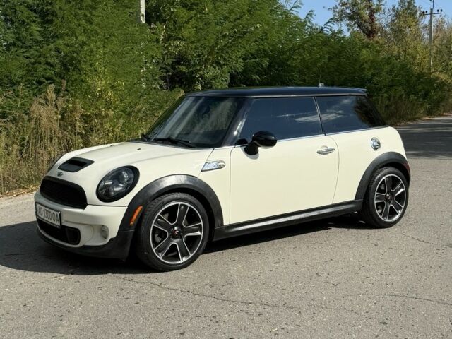 Білий Міні Cooper S, об'ємом двигуна 1.6 л та пробігом 168 тис. км за 6425 $, фото 1 на Automoto.ua
