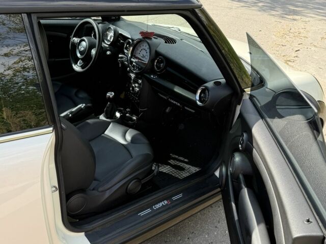 Білий Міні Cooper S, об'ємом двигуна 1.6 л та пробігом 168 тис. км за 6425 $, фото 4 на Automoto.ua