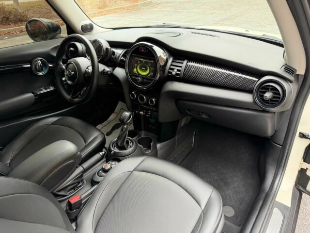 Белый Мини Купер С, объемом двигателя 2 л и пробегом 72 тыс. км за 2900 $, фото 9 на Automoto.ua