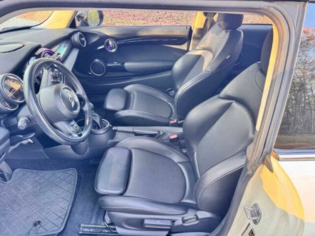 Белый Мини Купер С, объемом двигателя 2 л и пробегом 80 тыс. км за 5000 $, фото 7 на Automoto.ua