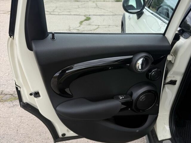 Білий Міні Cooper S, об'ємом двигуна 2 л та пробігом 129 тис. км за 13297 $, фото 14 на Automoto.ua