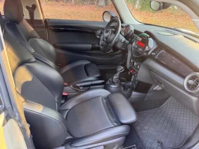 Белый Мини Купер С, объемом двигателя 2 л и пробегом 80 тыс. км за 5000 $, фото 8 на Automoto.ua