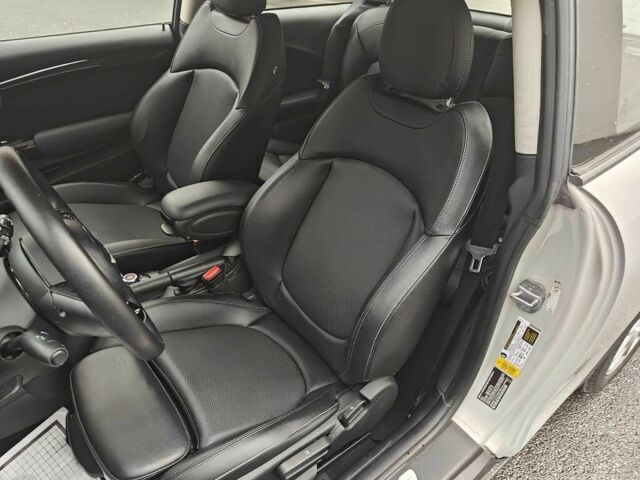 Белый Мини Купер С, объемом двигателя 2 л и пробегом 71 тыс. км за 2900 $, фото 10 на Automoto.ua