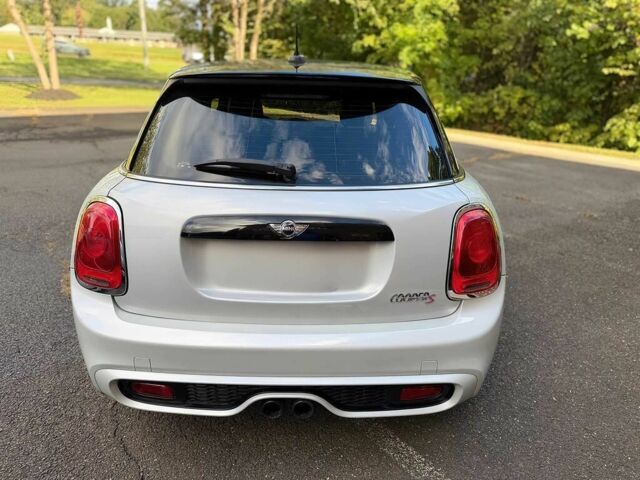 Білий Міні Cooper S, об'ємом двигуна 2 л та пробігом 107 тис. км за 3437 $, фото 4 на Automoto.ua