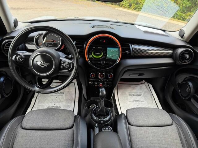 Білий Міні Cooper S, об'ємом двигуна 2 л та пробігом 107 тис. км за 3437 $, фото 6 на Automoto.ua