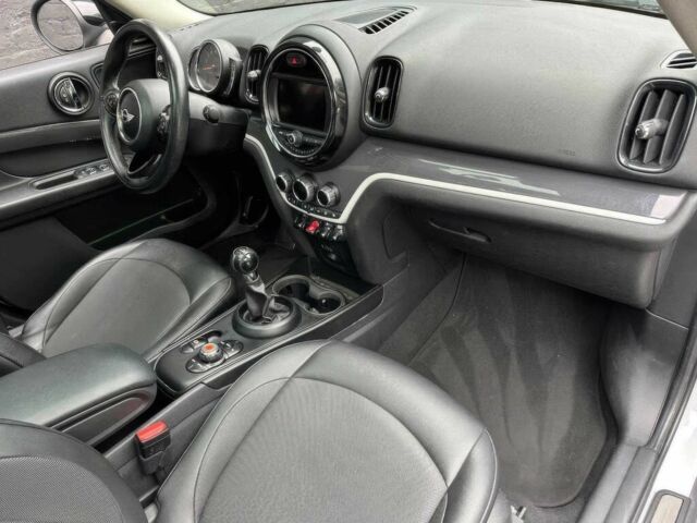 Білий Міні Cooper S, об'ємом двигуна 2 л та пробігом 40 тис. км за 4100 $, фото 7 на Automoto.ua