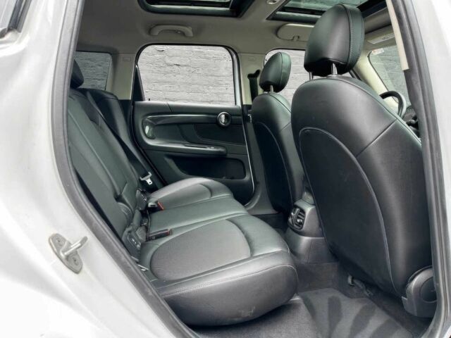 Білий Міні Cooper S, об'ємом двигуна 2 л та пробігом 40 тис. км за 4100 $, фото 15 на Automoto.ua