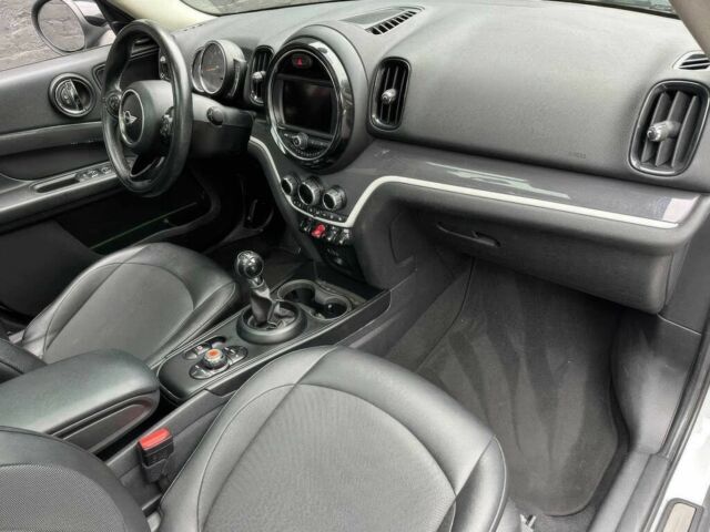 Белый Мини Купер С, объемом двигателя 2 л и пробегом 47 тыс. км за 4100 $, фото 9 на Automoto.ua