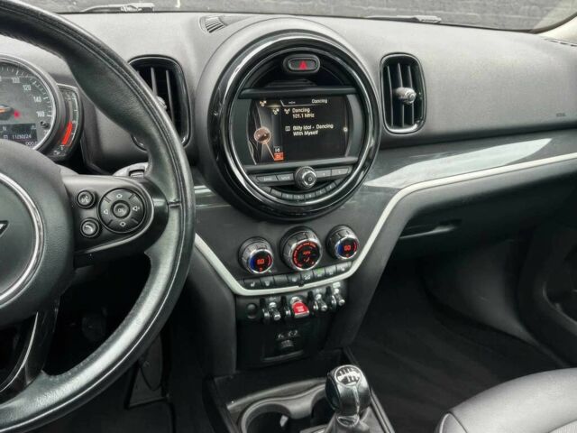 Білий Міні Cooper S, об'ємом двигуна 2 л та пробігом 40 тис. км за 4100 $, фото 11 на Automoto.ua