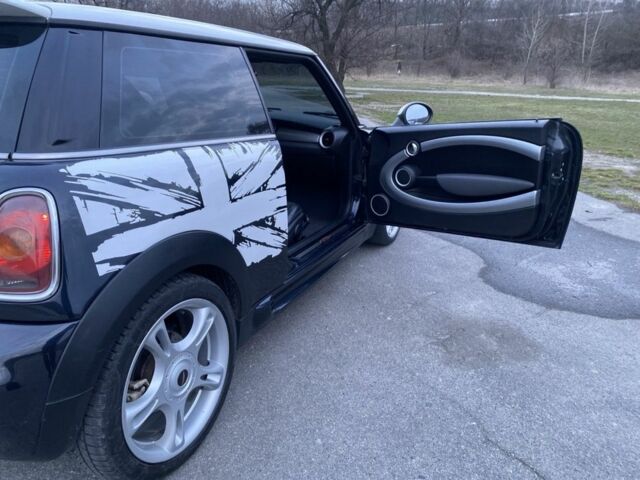 Чорний Міні Cooper S, об'ємом двигуна 1.6 л та пробігом 193 тис. км за 6500 $, фото 4 на Automoto.ua