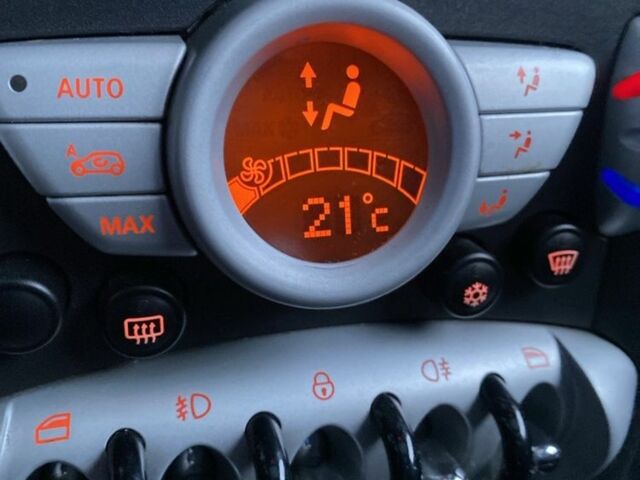 Чорний Міні Cooper S, об'ємом двигуна 1.6 л та пробігом 193 тис. км за 6500 $, фото 7 на Automoto.ua