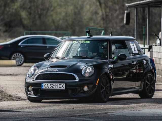 Чорний Міні Cooper S, об'ємом двигуна 0.16 л та пробігом 235 тис. км за 10000 $, фото 8 на Automoto.ua