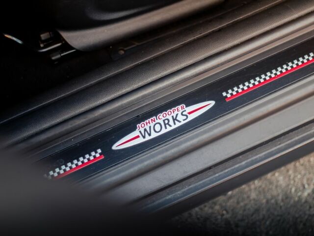 Чорний Міні Cooper S, об'ємом двигуна 2 л та пробігом 70 тис. км за 14999 $, фото 13 на Automoto.ua