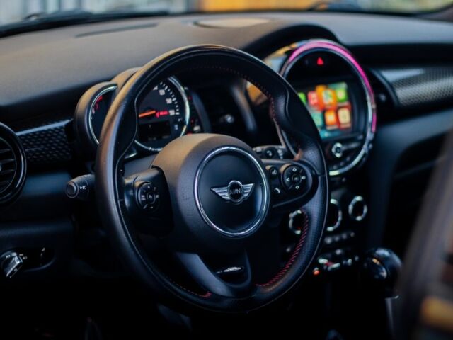 Чорний Міні Cooper S, об'ємом двигуна 2 л та пробігом 70 тис. км за 14999 $, фото 15 на Automoto.ua