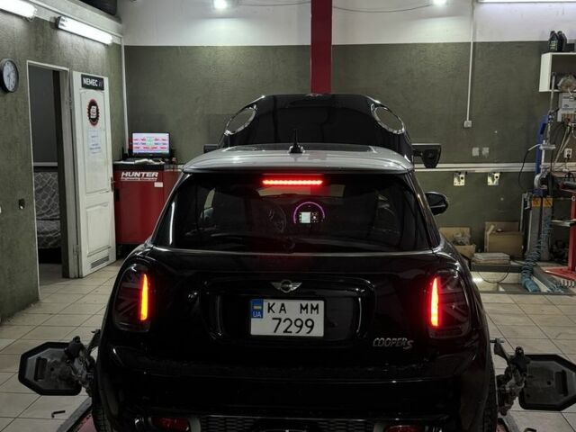 Чорний Міні Cooper S, об'ємом двигуна 2 л та пробігом 70 тис. км за 14999 $, фото 10 на Automoto.ua