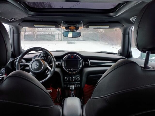 Черный Мини Купер С, объемом двигателя 2 л и пробегом 128 тыс. км за 15700 $, фото 6 на Automoto.ua