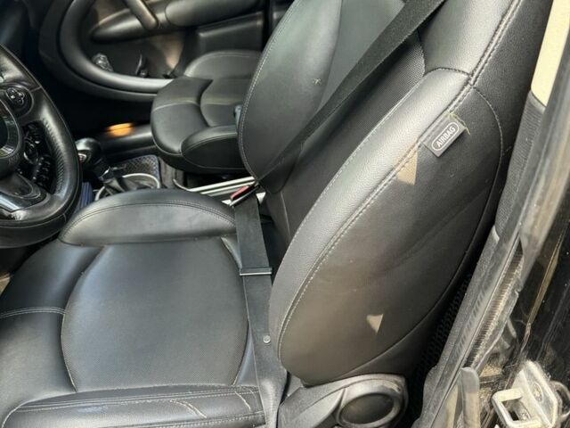 Черный Мини Купер С, объемом двигателя 1.6 л и пробегом 195 тыс. км за 9000 $, фото 6 на Automoto.ua